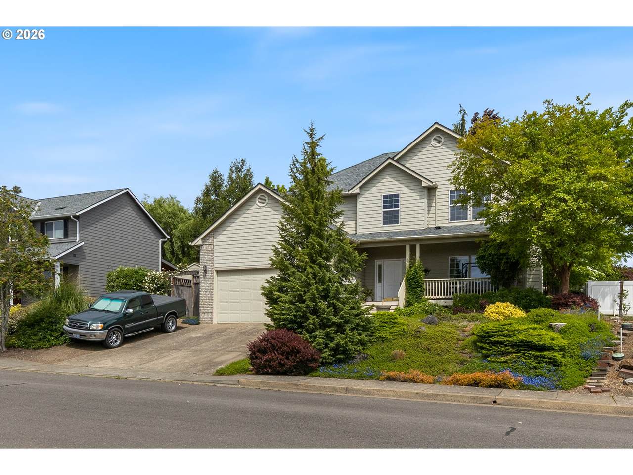310 Foxglove St - Photo 1