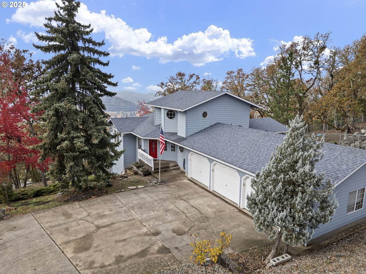 1495 Parkwood Dr - Photo 1