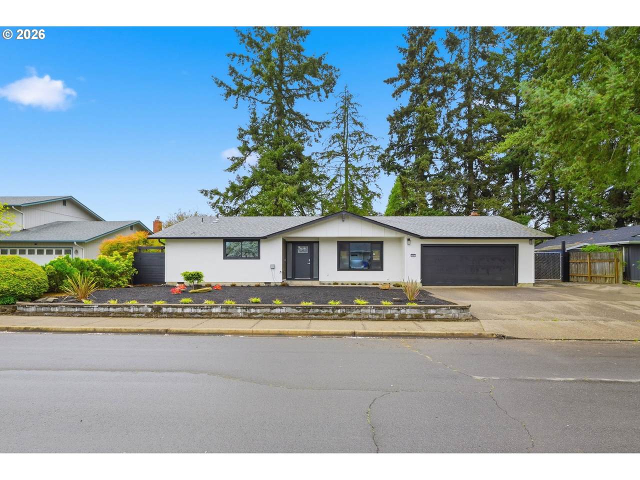 987 Travis Ave - Photo 1