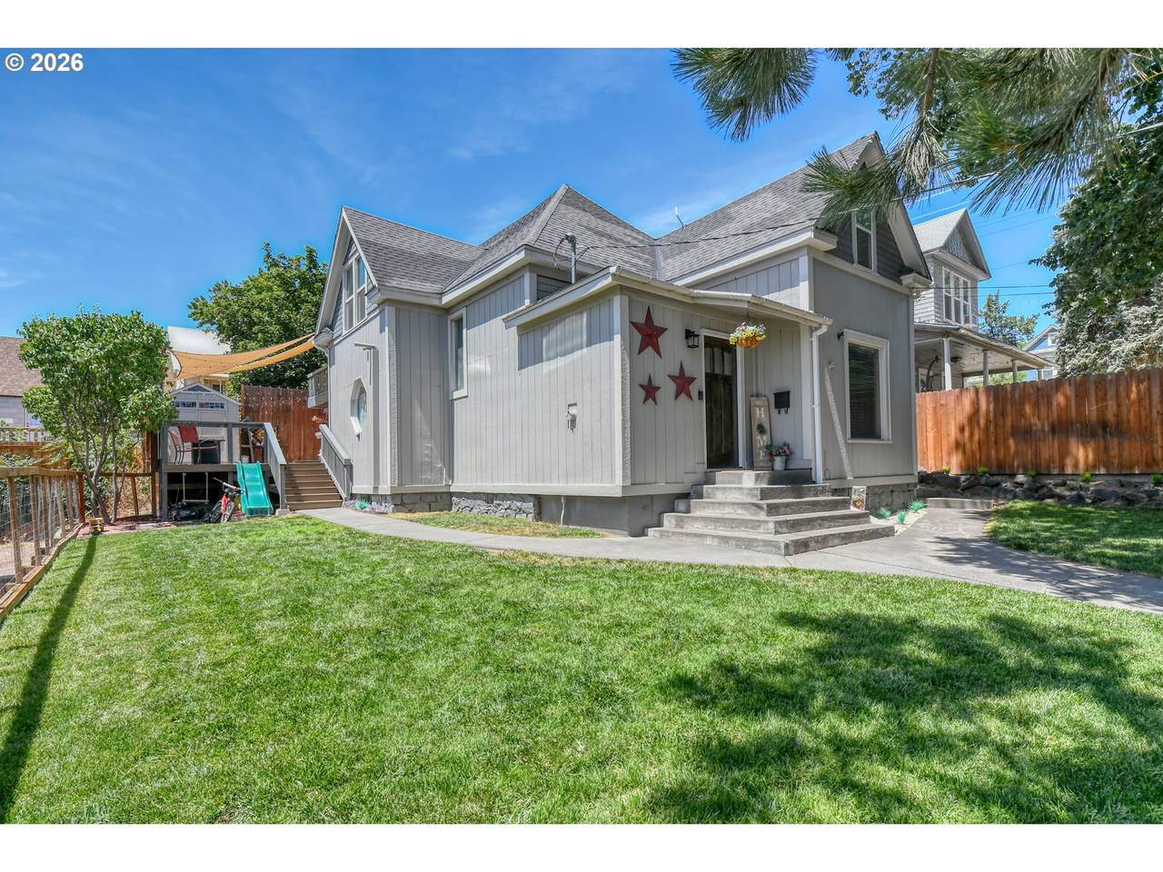 417 4TH St - Photo 1