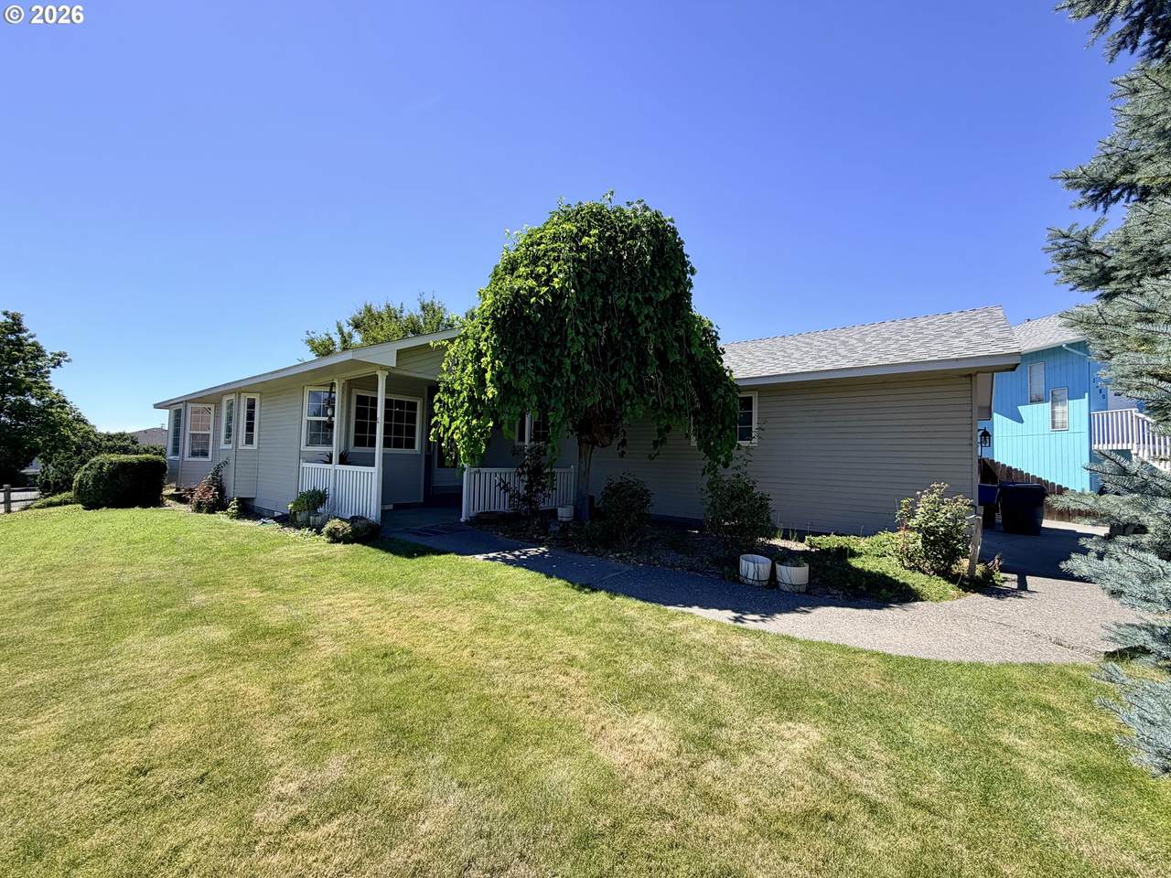 1590 Riverhill Dr - Photo 1