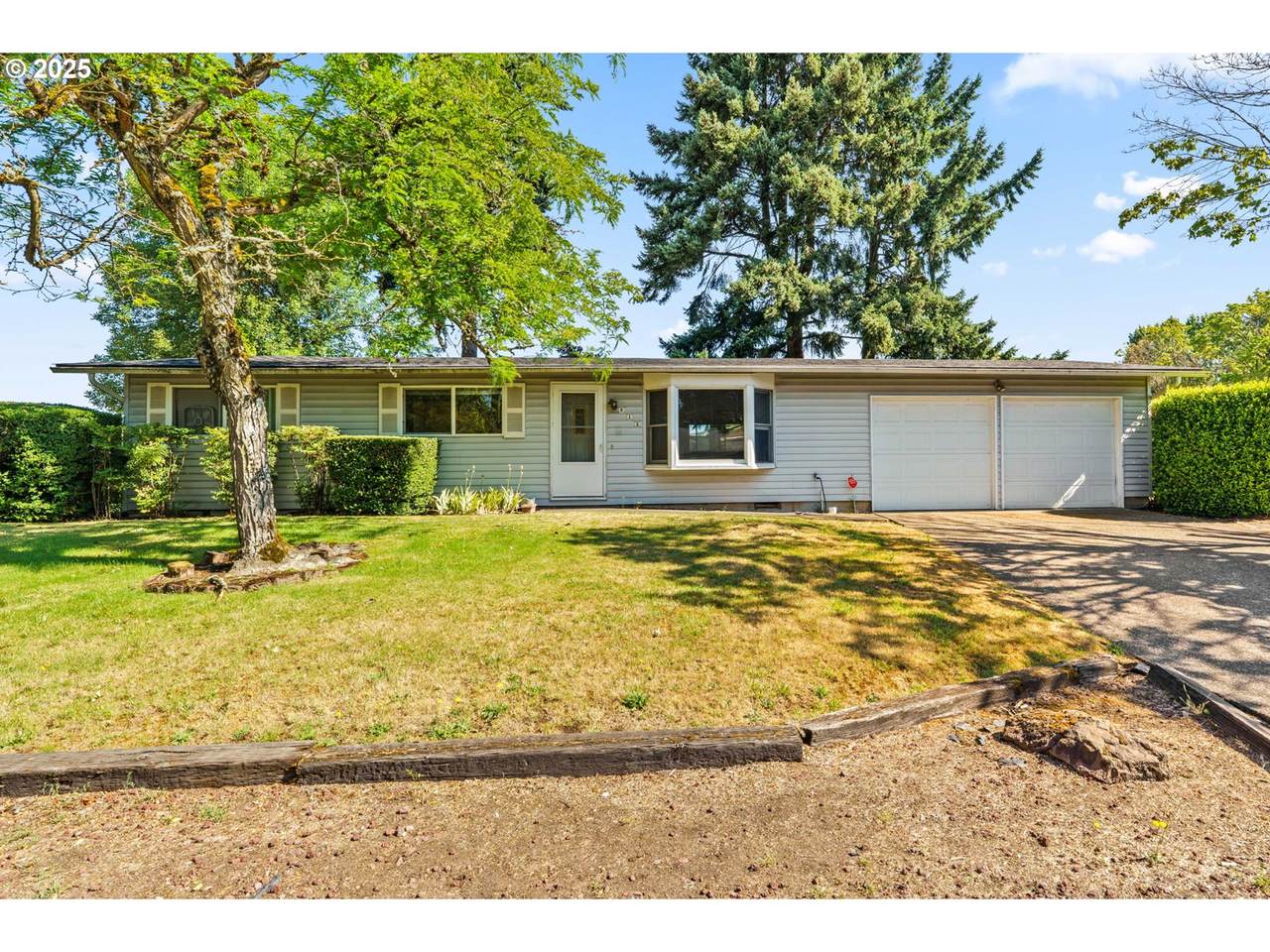 813 Ruby Ave - Photo 1