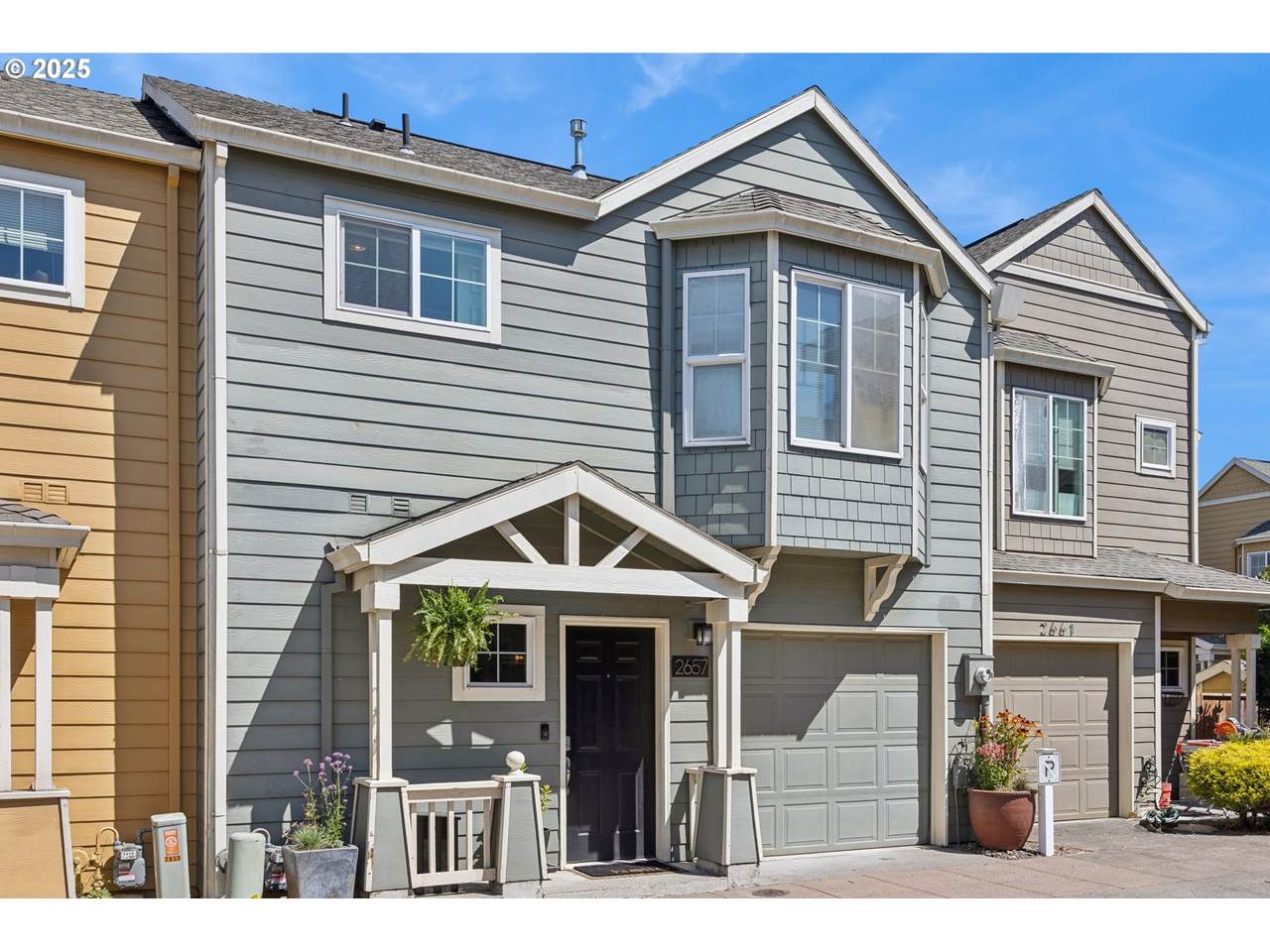 2657 6TH Pl - Photo 1