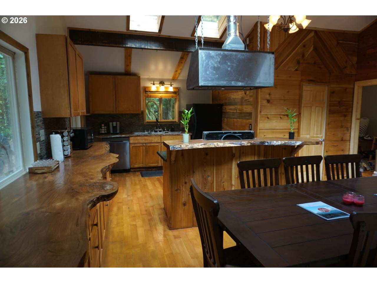 https://bt-photos.global.ssl.fastly.net/portland/1280_boomver_1_673544951-2.jpg