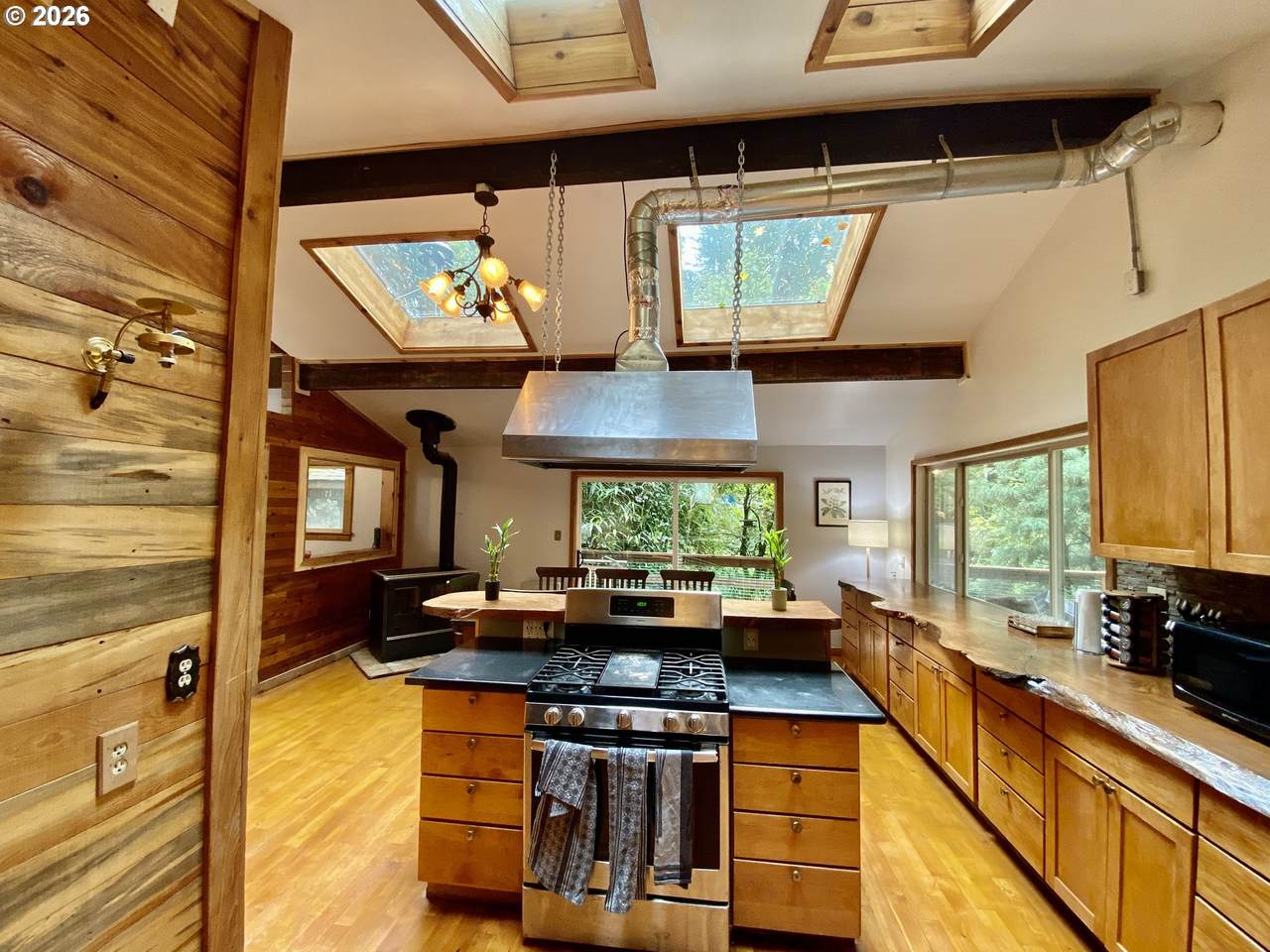 https://bt-photos.global.ssl.fastly.net/portland/1280_boomver_1_673544951-2.jpg