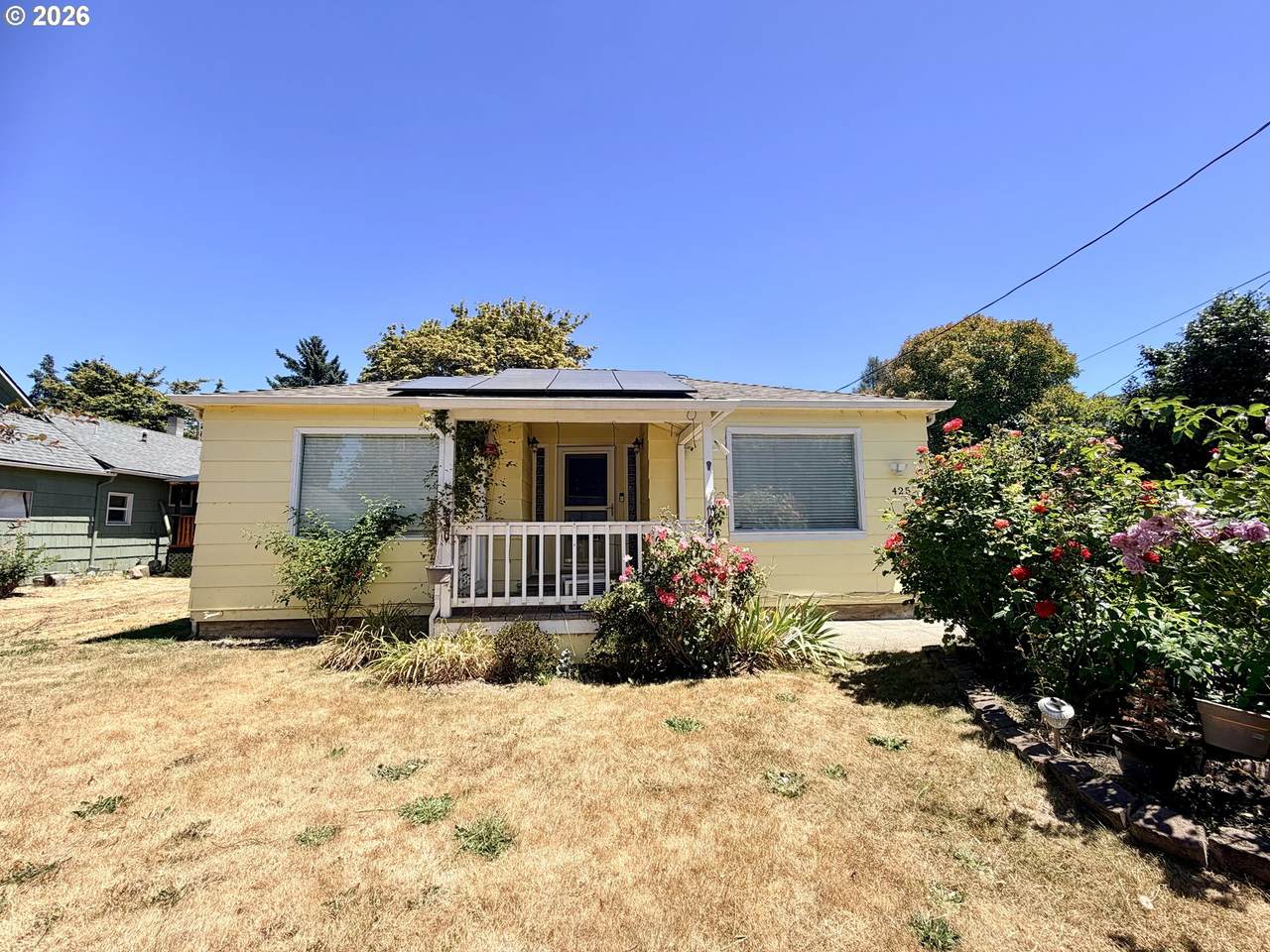 425 Umpqua St - Photo 1