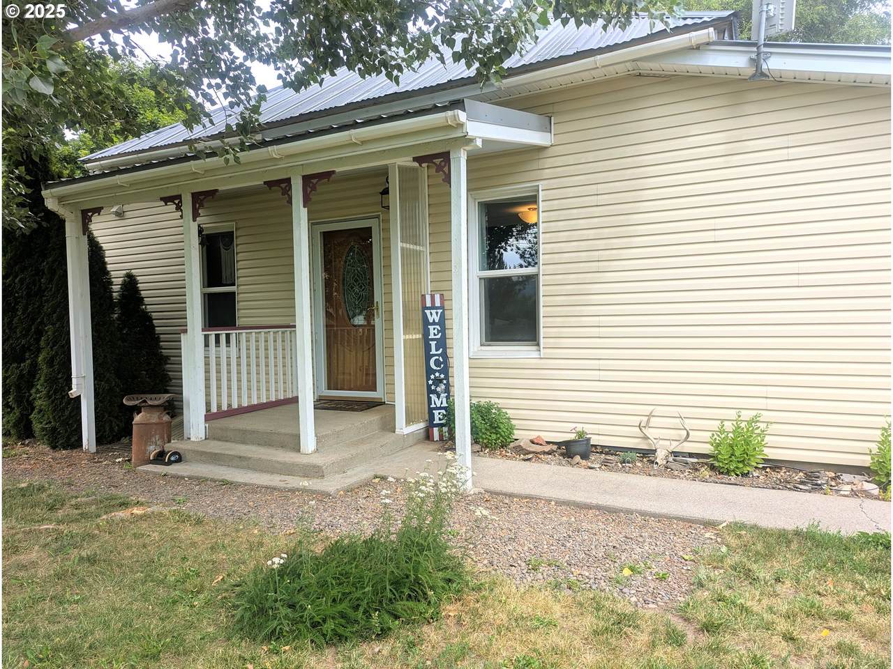 460 7TH St - Photo 1
