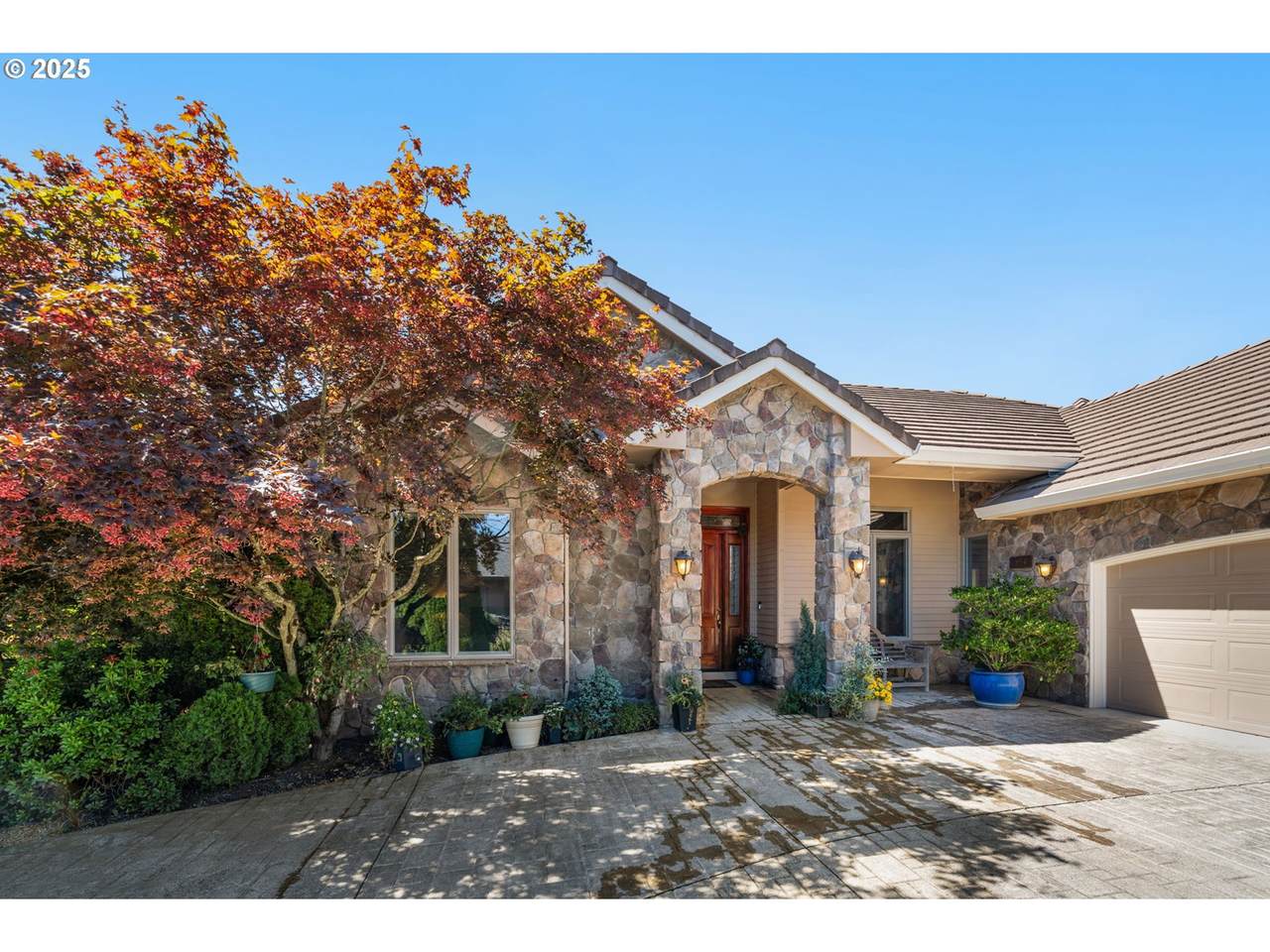 854 Hazelnut Dr - Photo 1