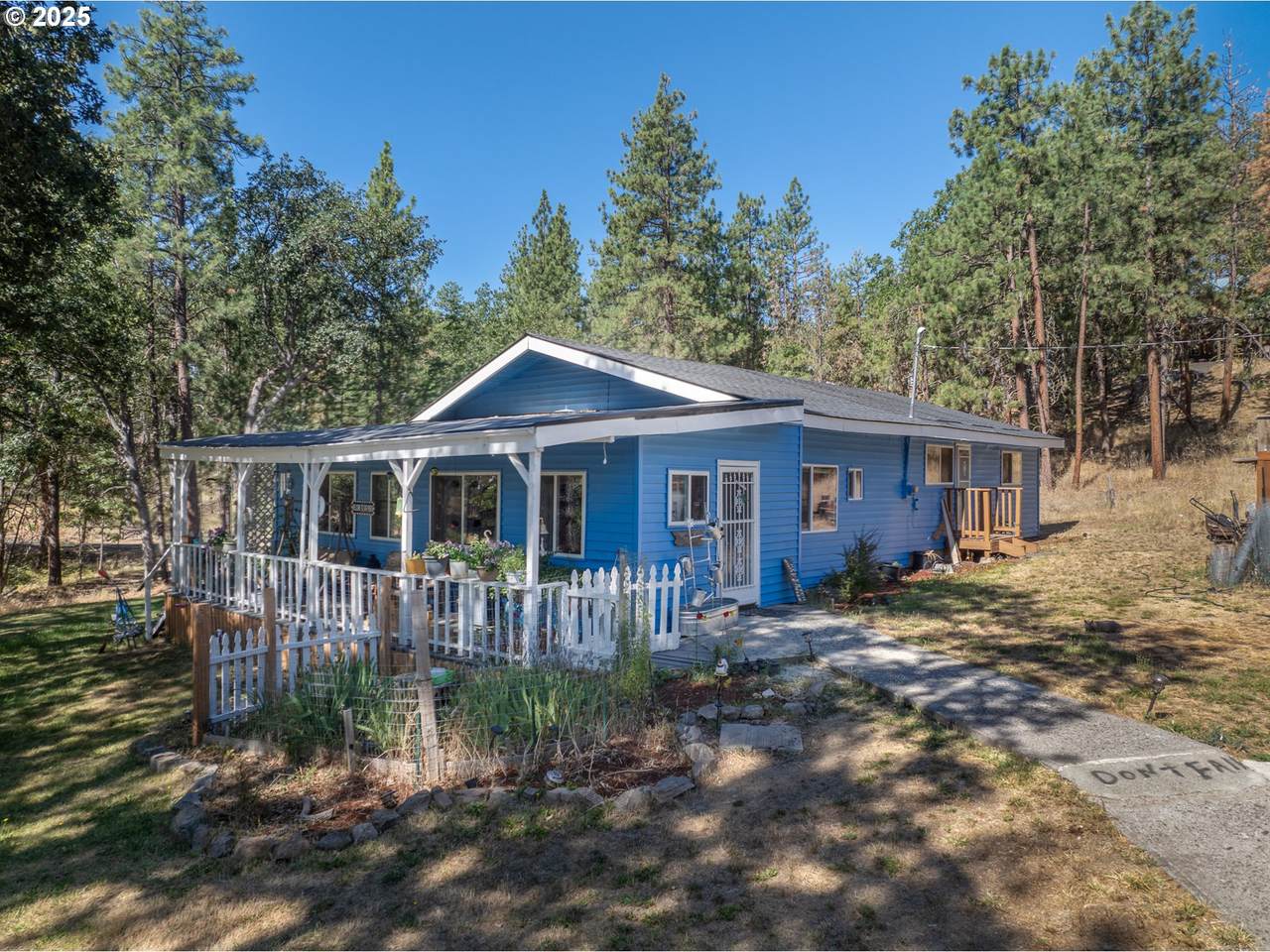 174 Circle Dr - Photo 1
