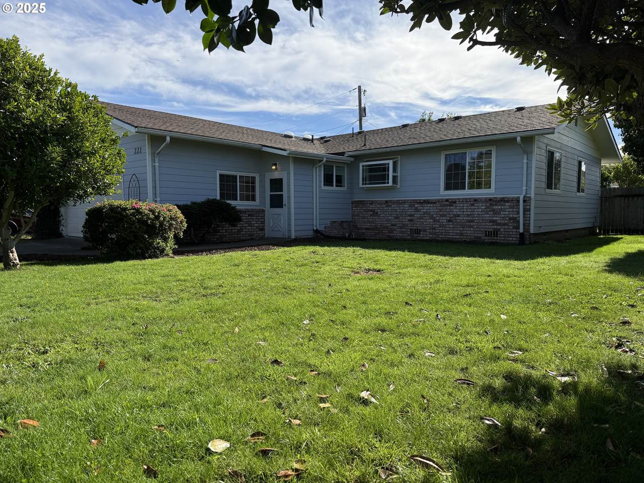 221 Musser St - Photo 1