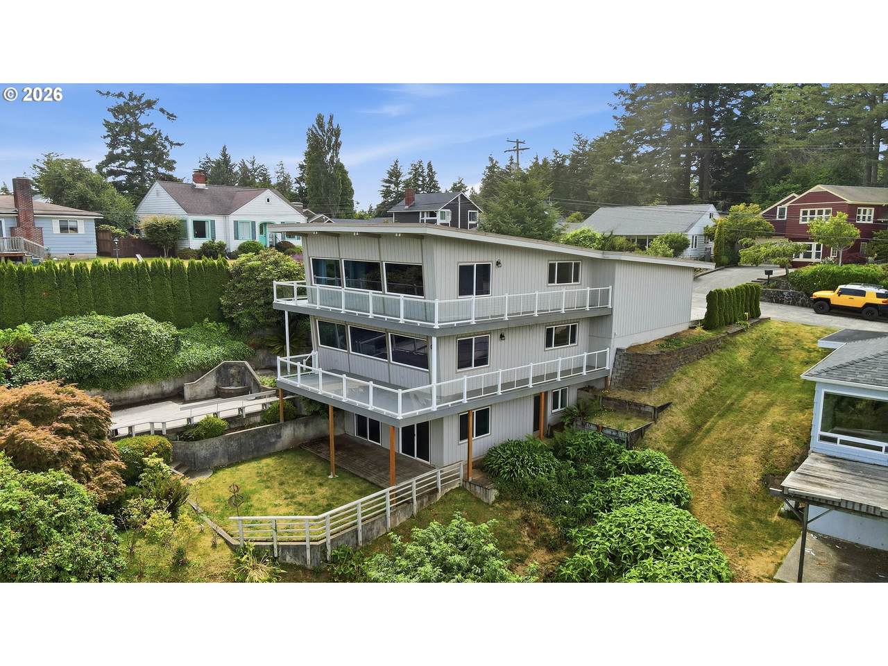 451 Simpson Ave - Photo 1