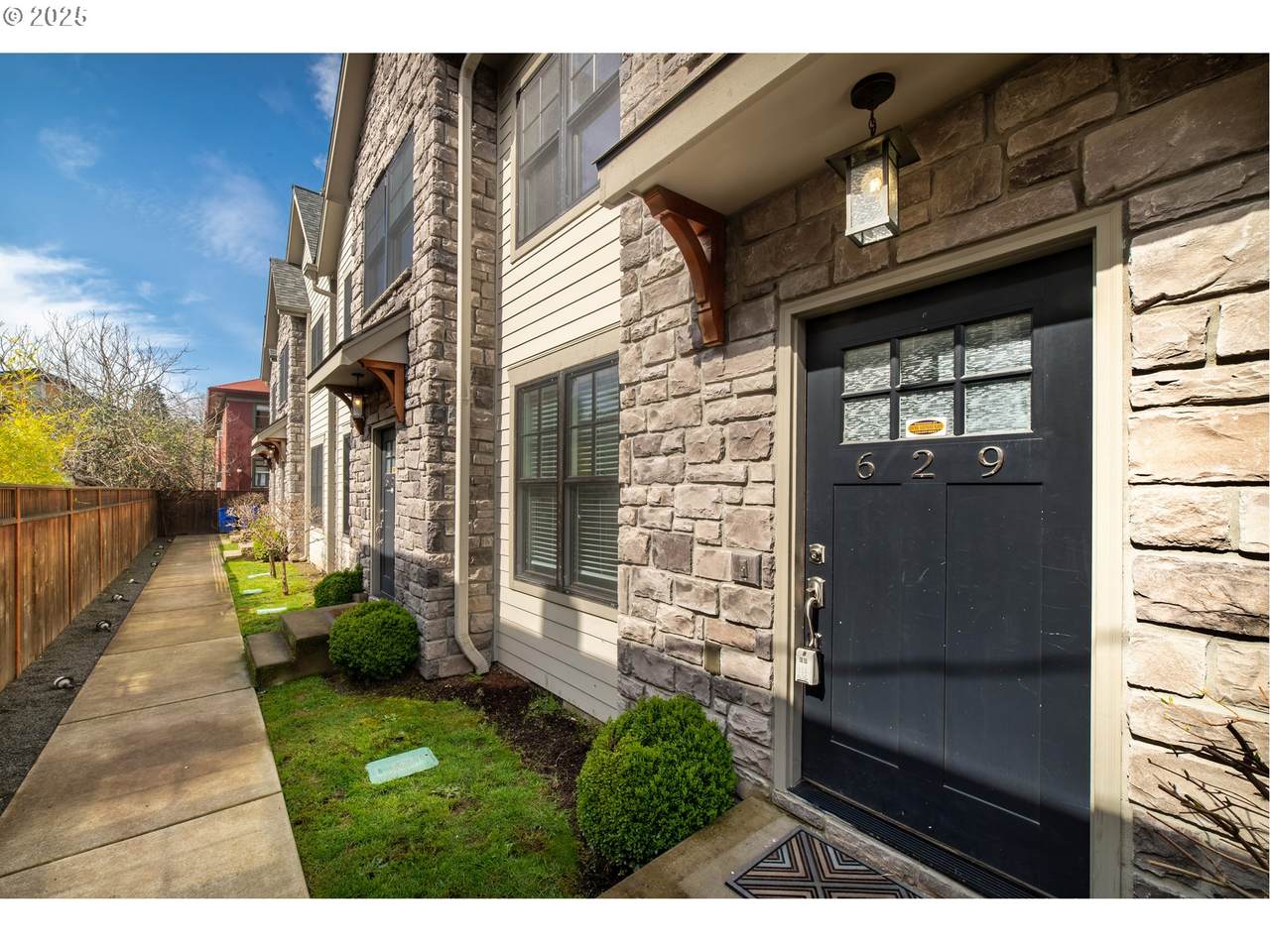 623 Randall Ave - Photo 1