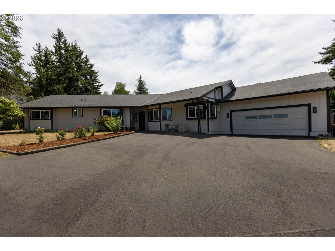 1080 Hope Ave - Photo 1