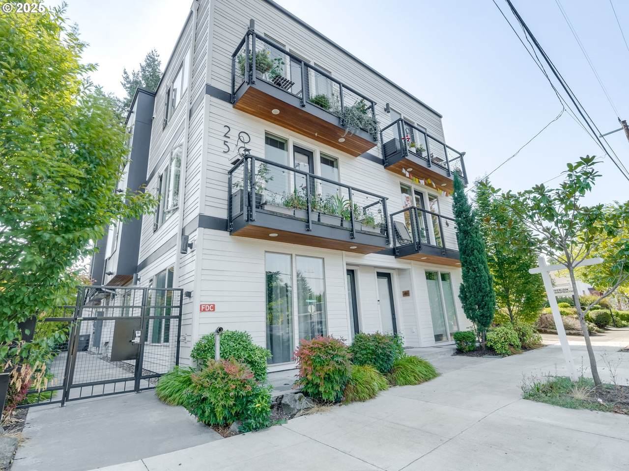 2050 Killingsworth St - Photo 1