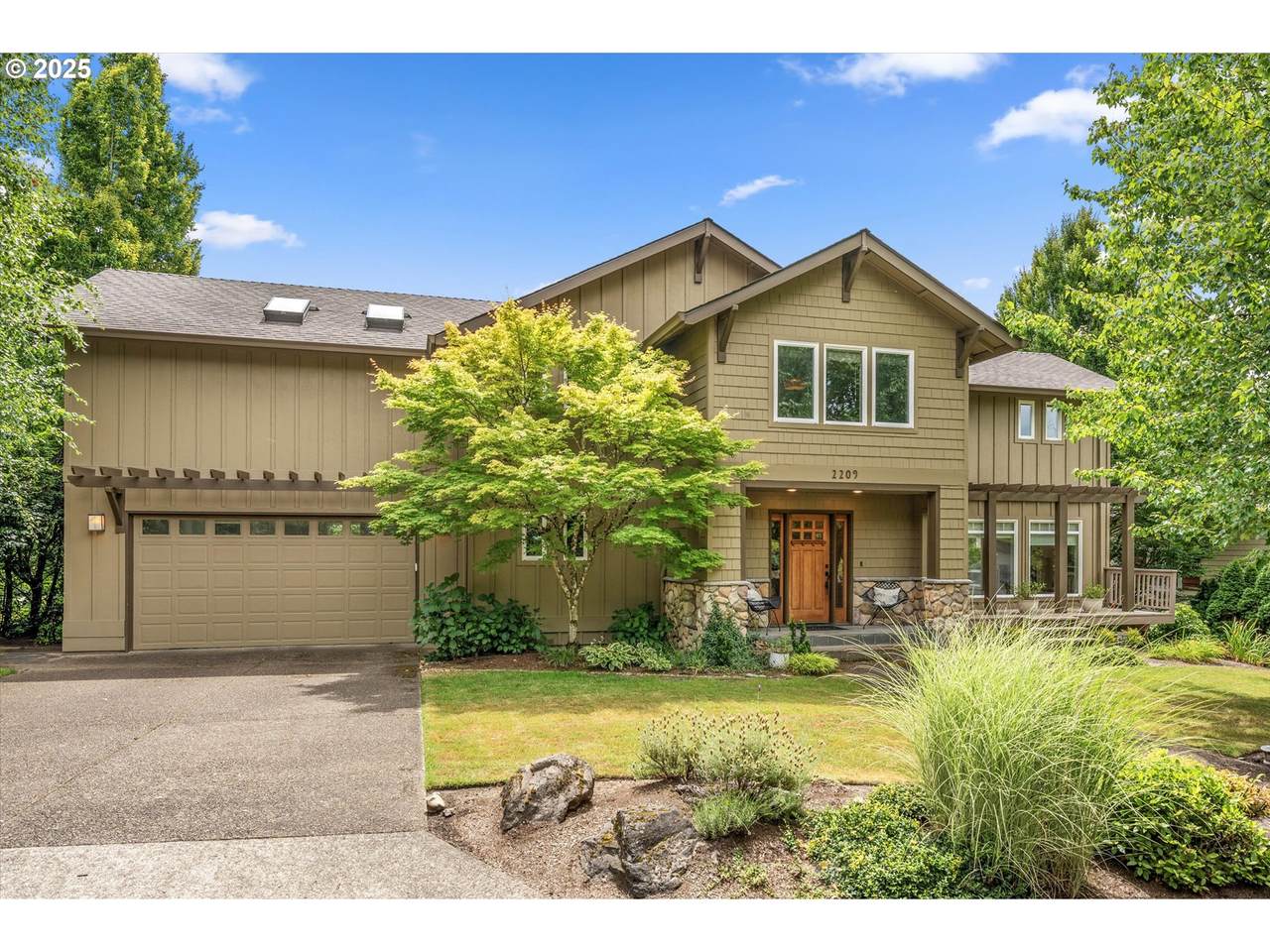 2209 Crestview Way - Photo 1