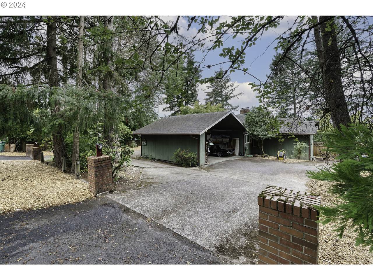 8725 Garden Home Rd - Photo 1