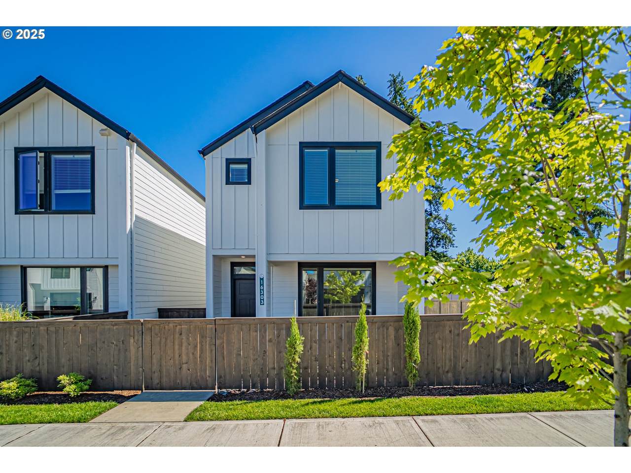 16327 21ST St - Photo 1