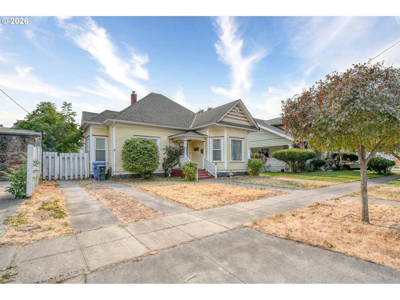 114 7TH St - Photo 1