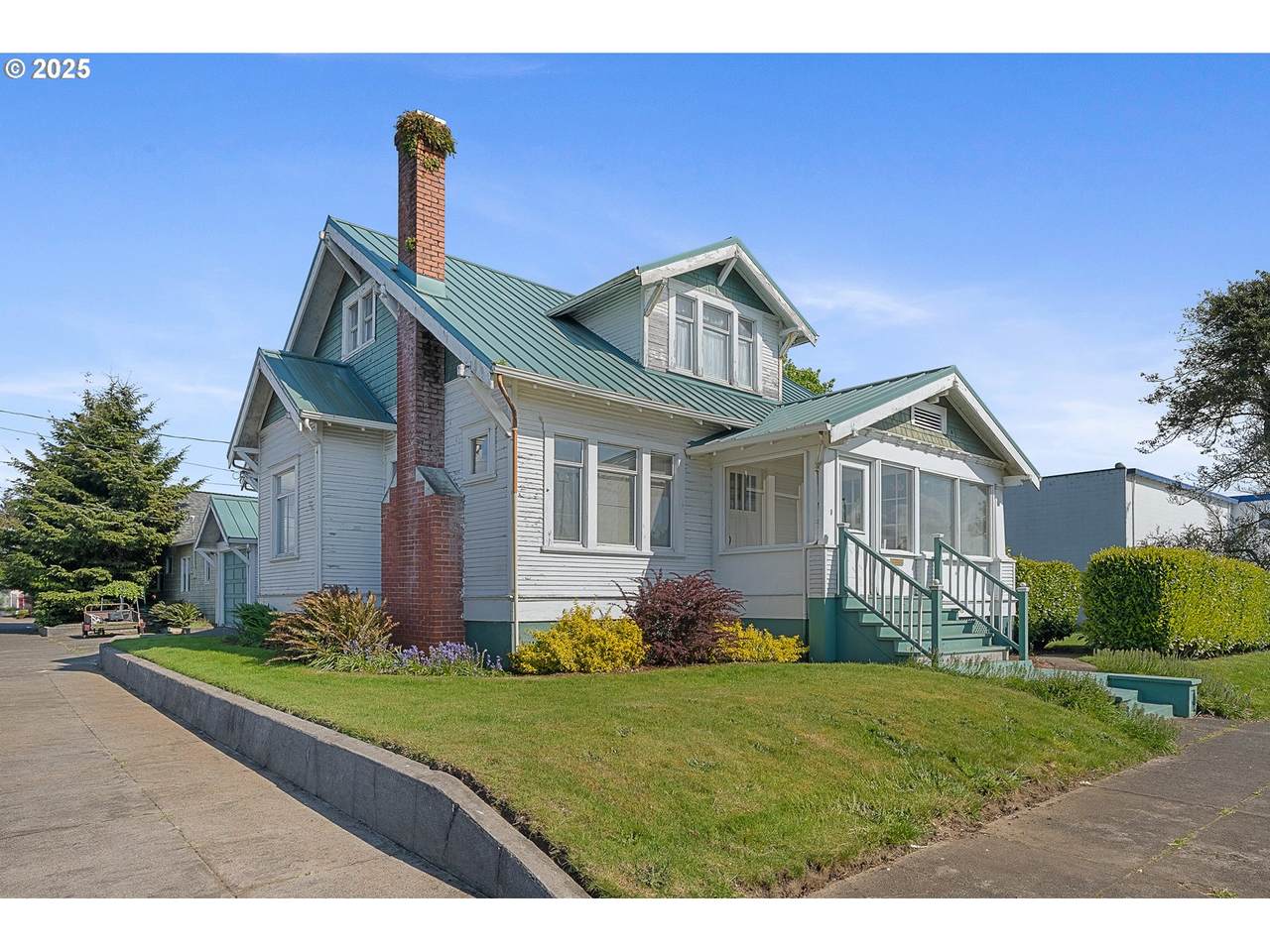 701 Main Ave - Photo 1