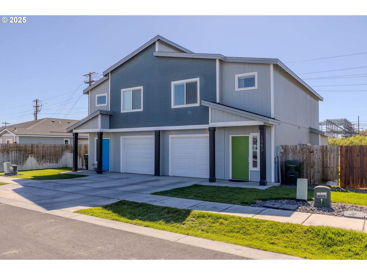 1063 Emerald Dr - Photo 1