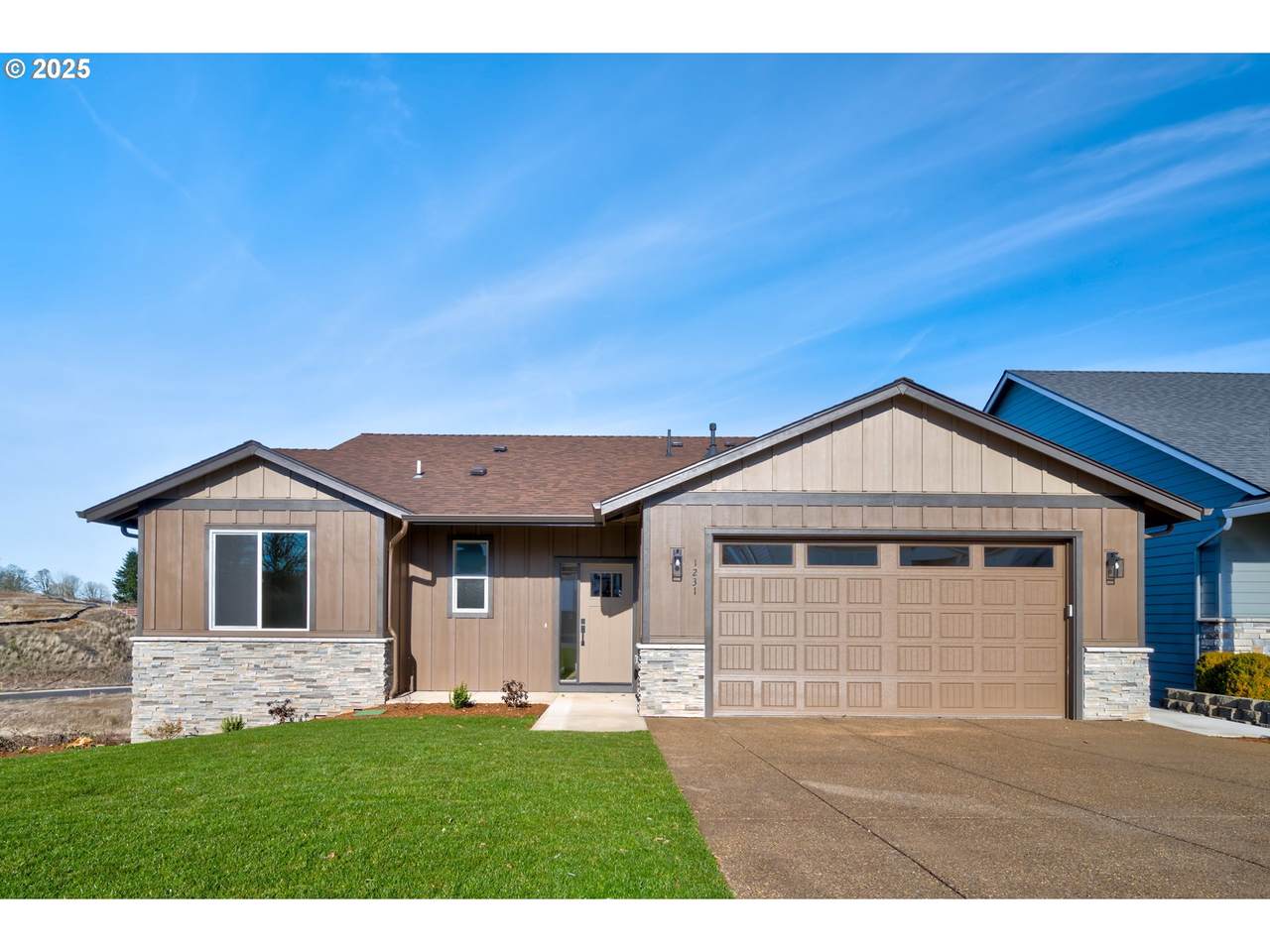 1231 Thunderbird Ave - Photo 1