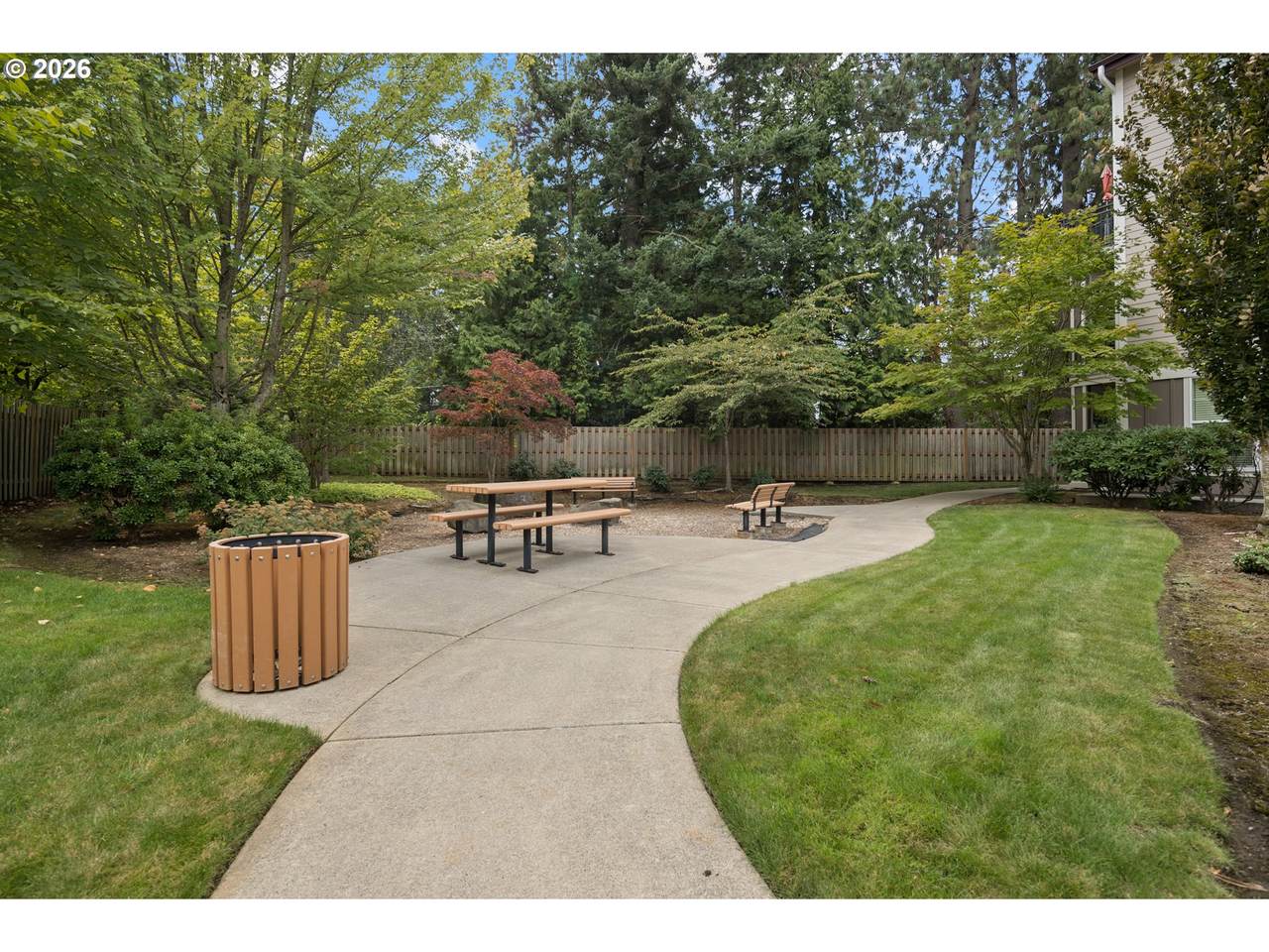 https://bt-photos.global.ssl.fastly.net/portland/1280_boomver_1_701590382-2.jpg
