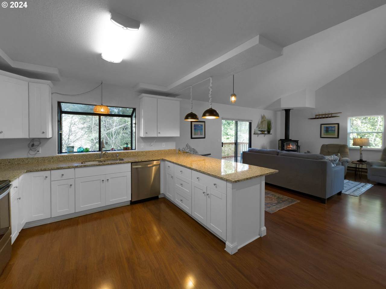 https://bt-photos.global.ssl.fastly.net/portland/1280_boomver_1_706705104-2.jpg