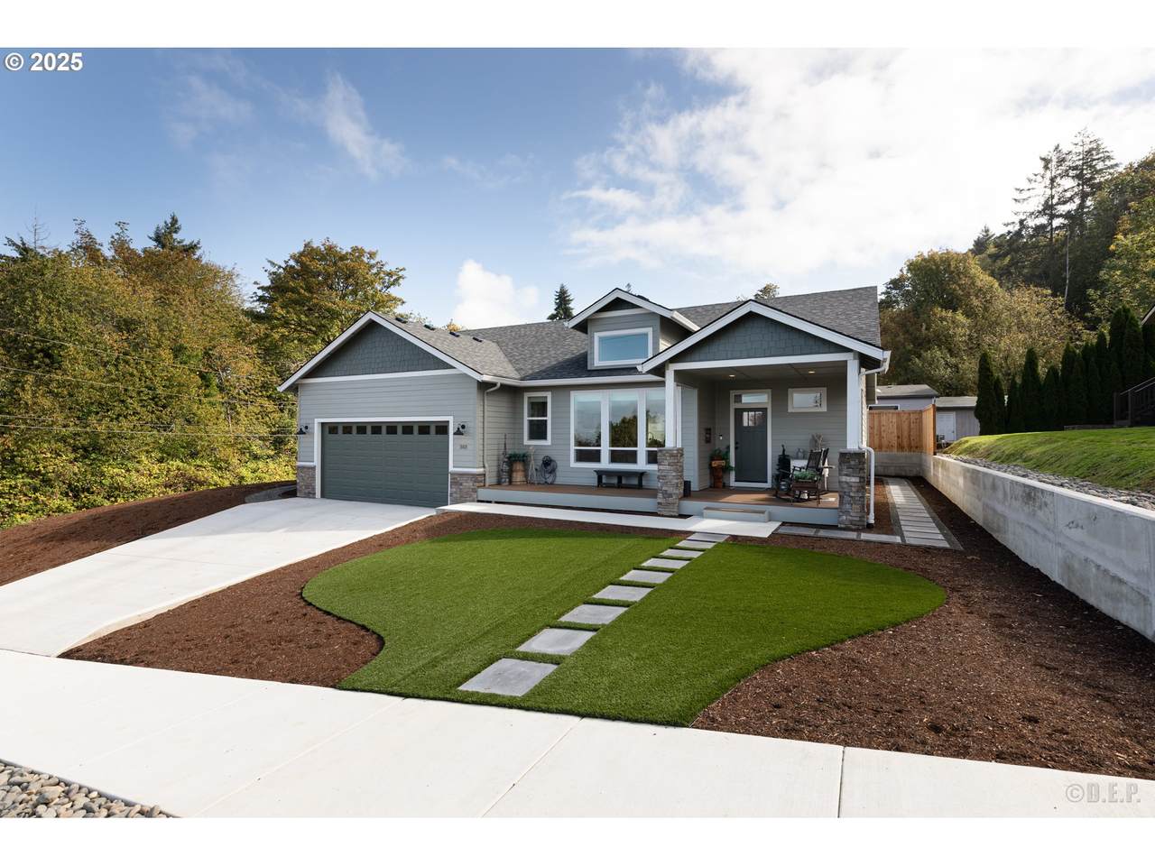 303 8TH St - Photo 1