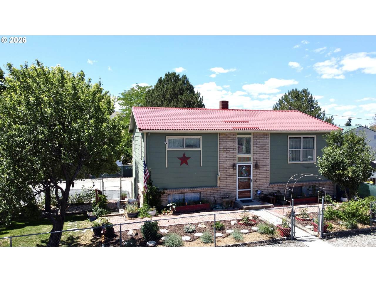 925 East St - Photo 1