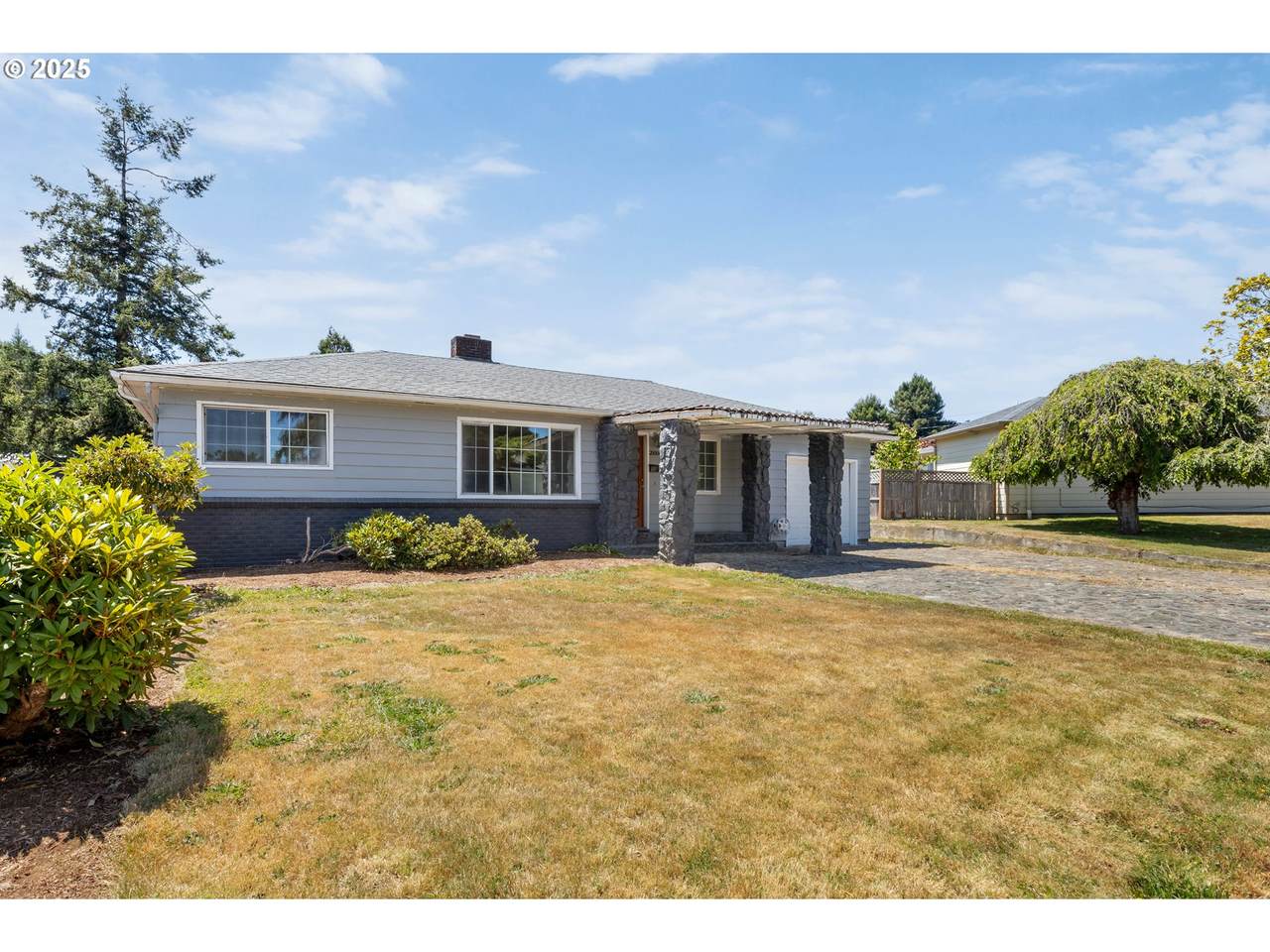 2690 Gardens Ave - Photo 1