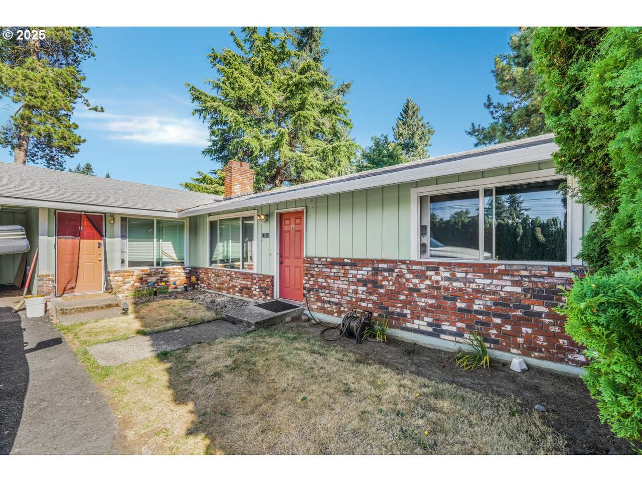 15541 Burnside St - Photo 1