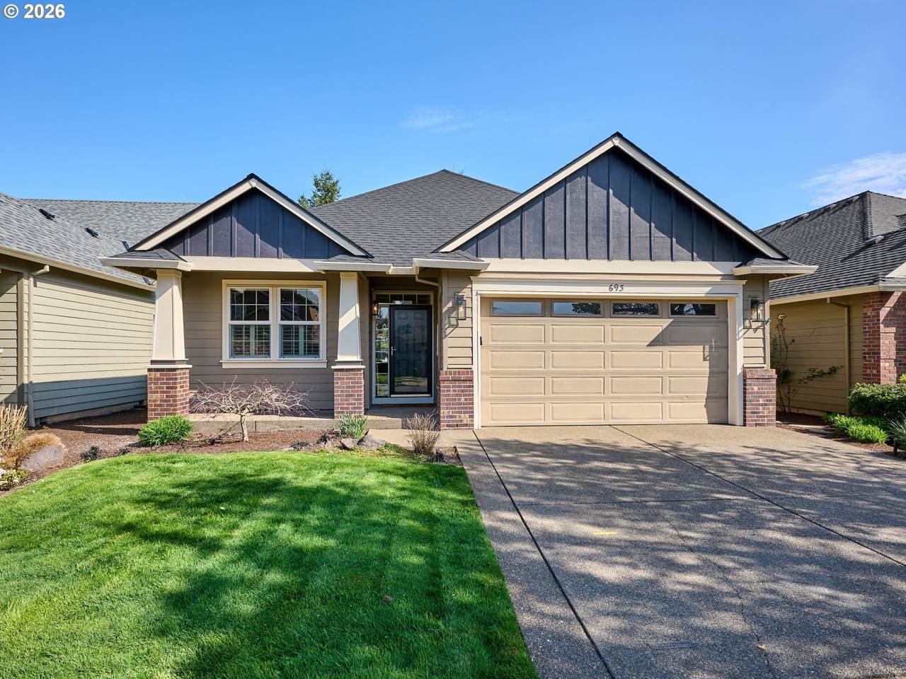 693 Fairwood Cres - Photo 1