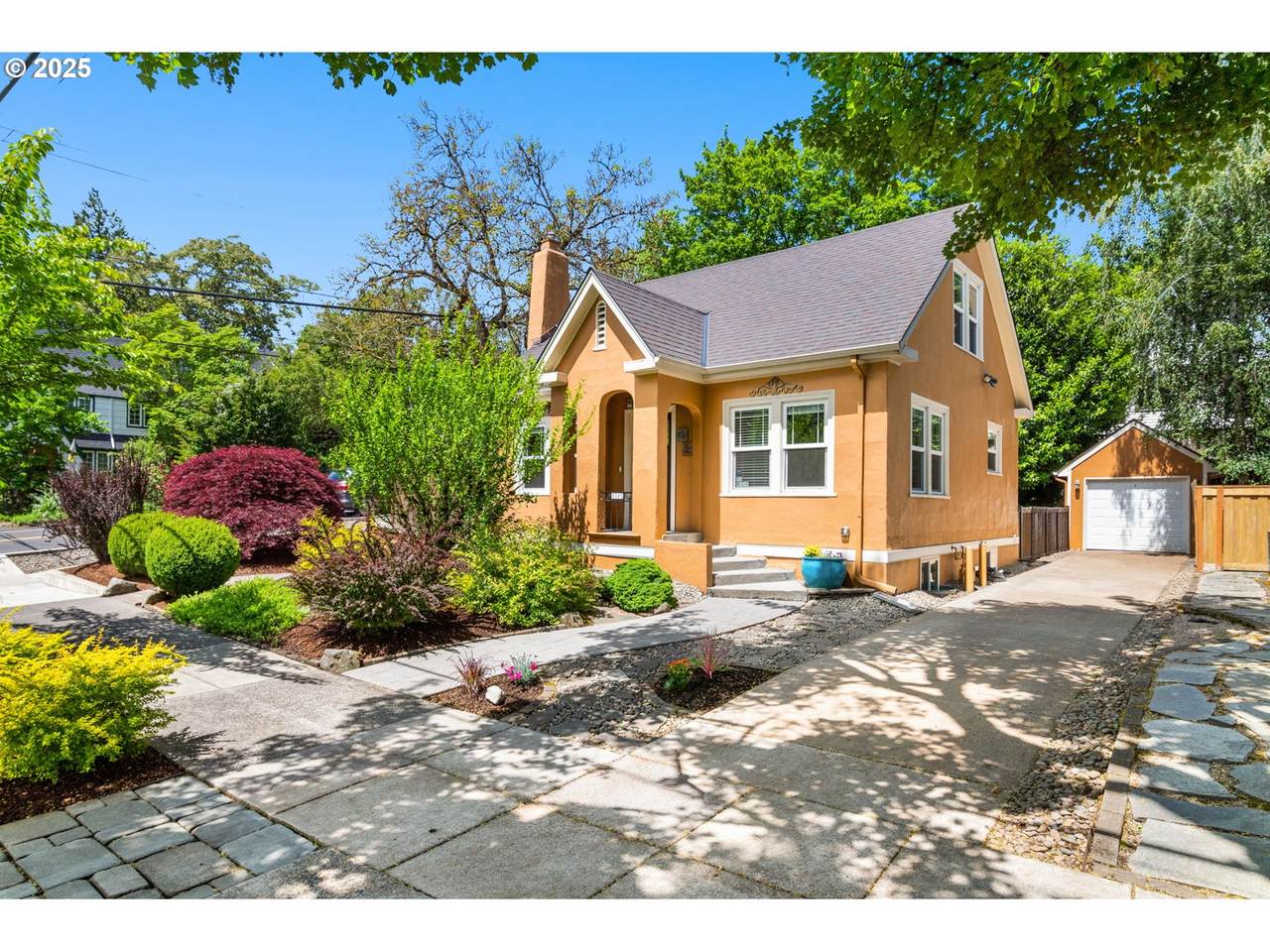 3305 Siskiyou St - Photo 1