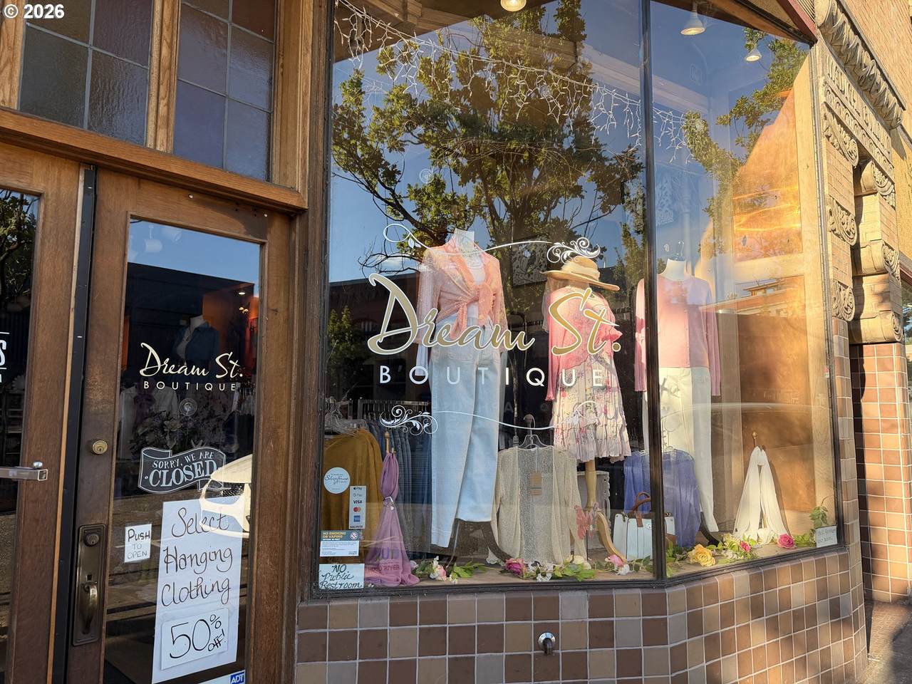 209 Oak St - Photo 1