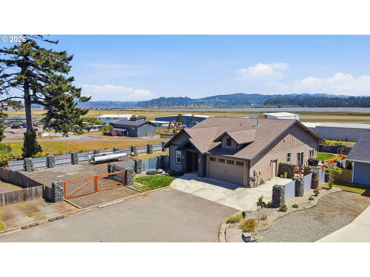1611 Ash St - Photo 1