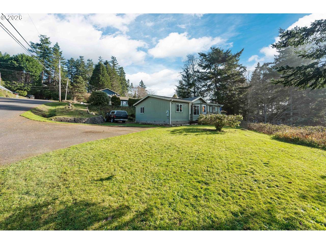 545 Queens Ave - Photo 1