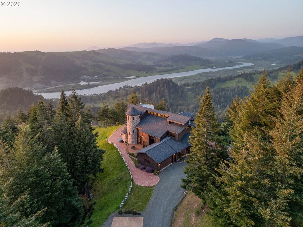 https://bt-photos.global.ssl.fastly.net/portland/1280_boomver_1_713402447-2.jpg