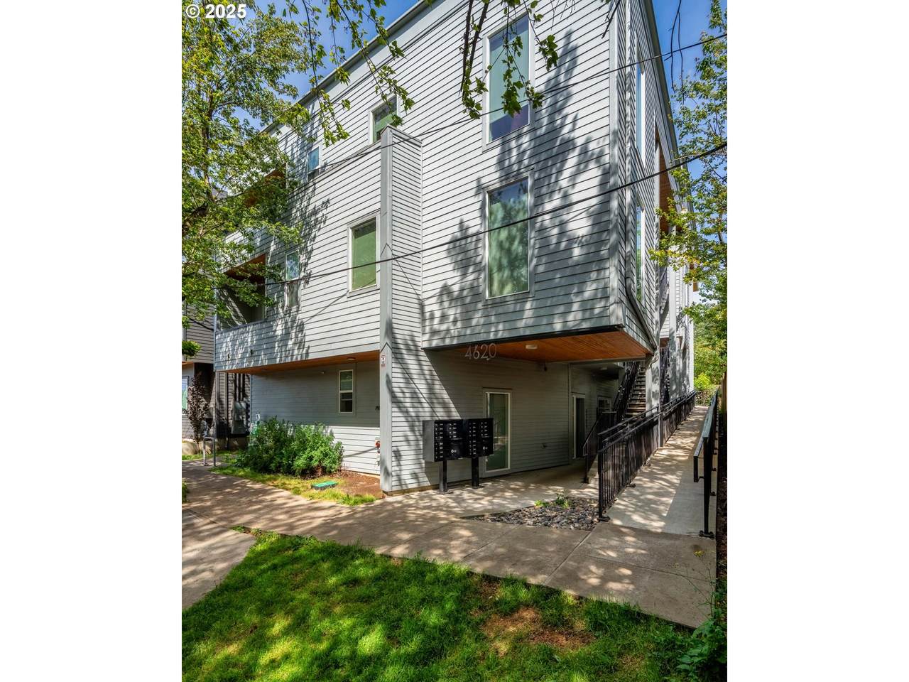 4620 Maryland Ave - Photo 1