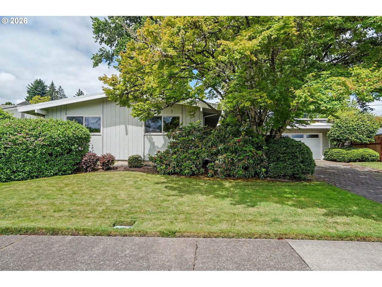 560 Merrie Dr - Photo 1