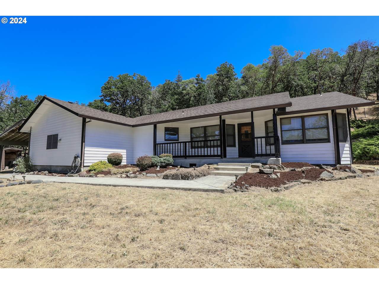 495 Sinclair Ln - Photo 1