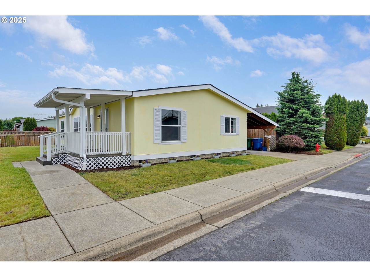 1015 Oak St - Photo 1