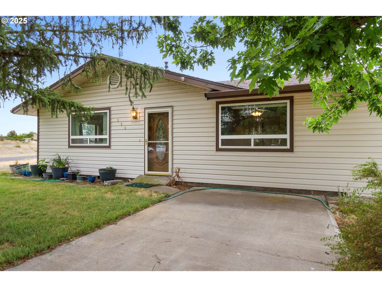 690 Oregon Ave - Photo 1