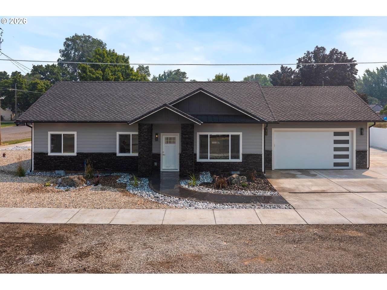 912 Lane Ave - Photo 1