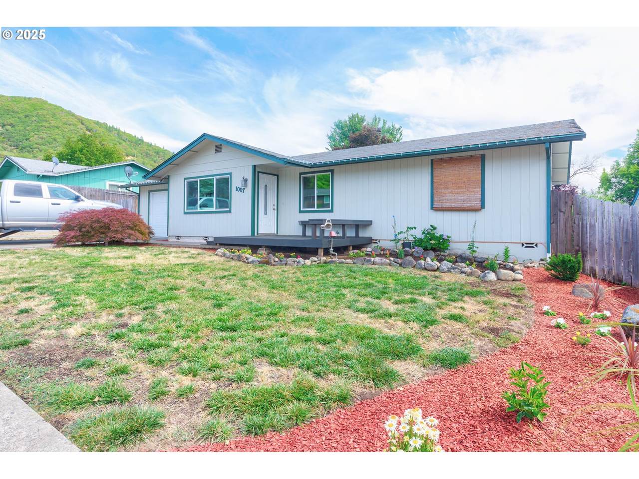 1007 Primrose Pl - Photo 1