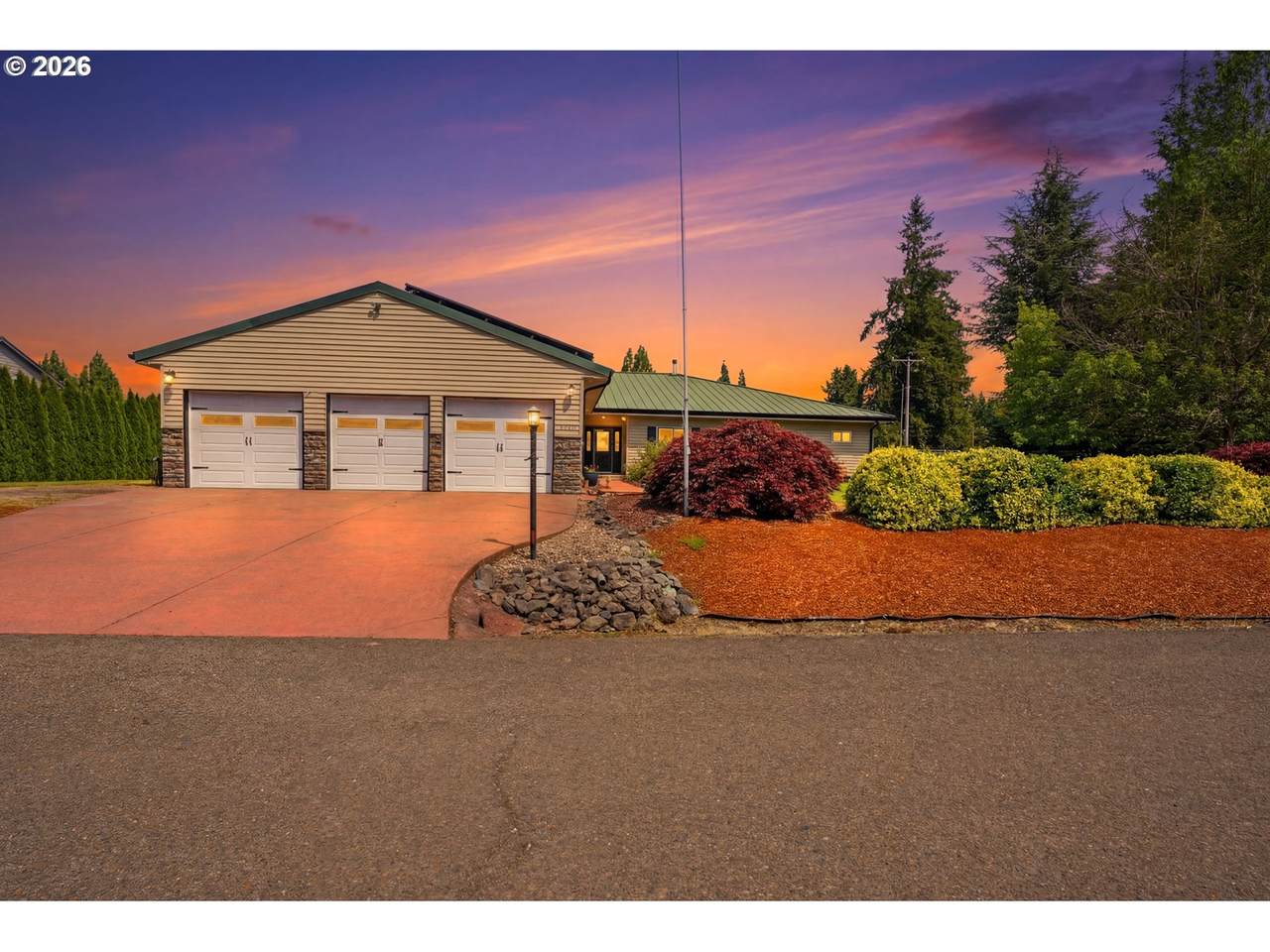 https://bt-photos.global.ssl.fastly.net/portland/1280_boomver_1_720463030-2.jpg