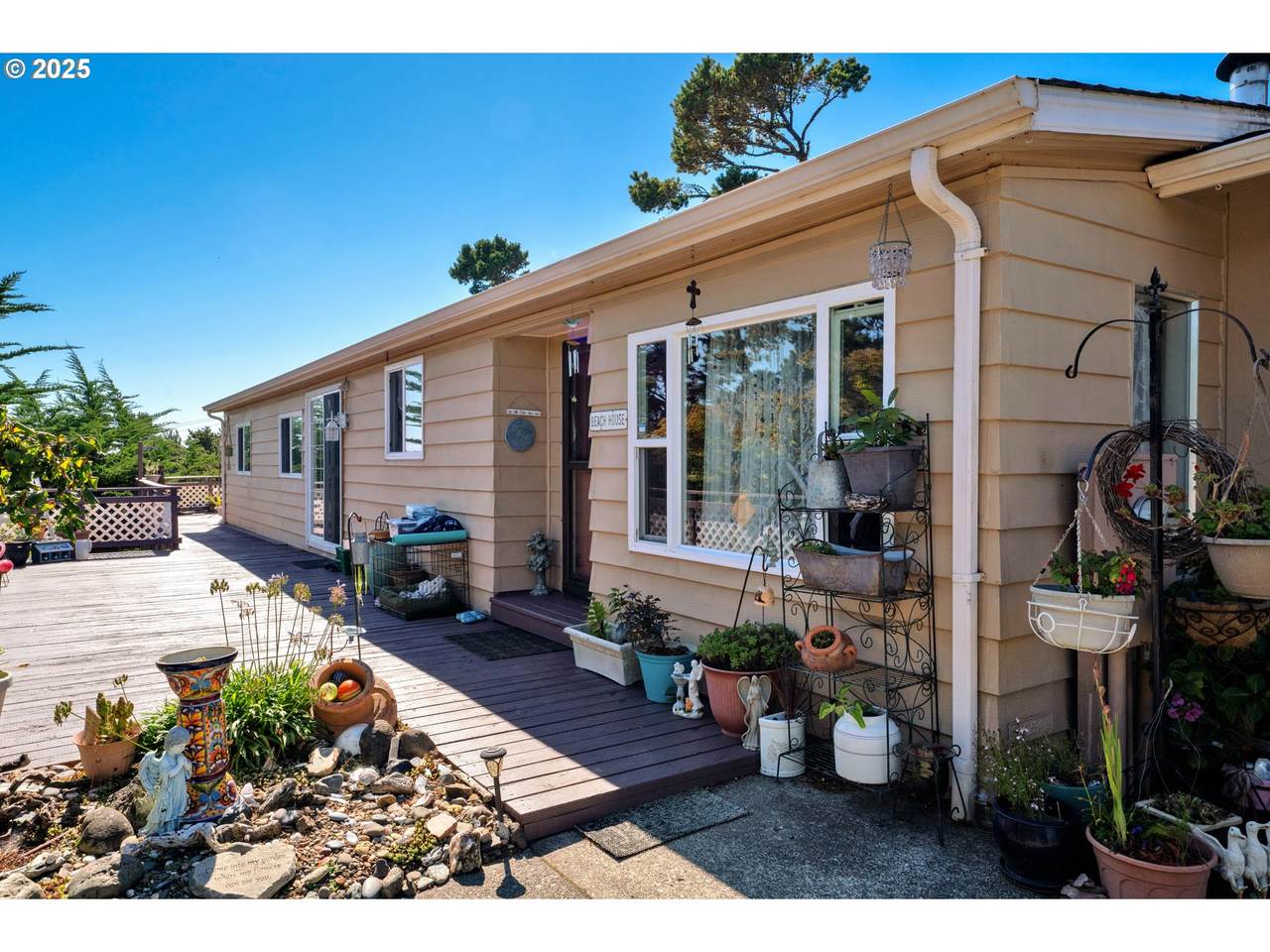 433 Myeena Loop - Photo 1