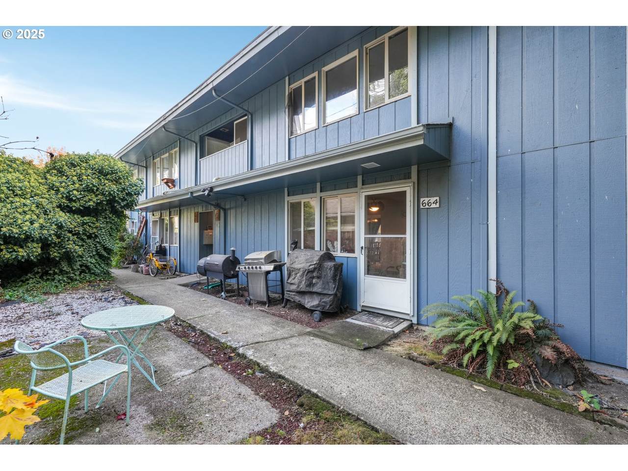 664 Thompson Ave - Photo 1