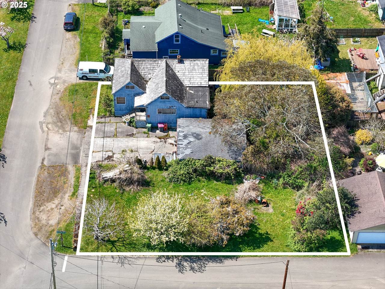 841 Pacific Dr - Photo 1