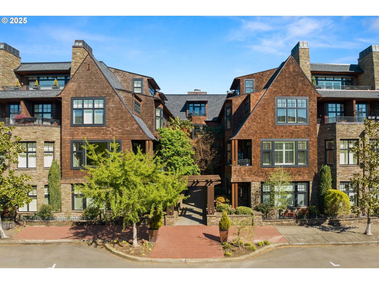 527 2ND St - Photo 1