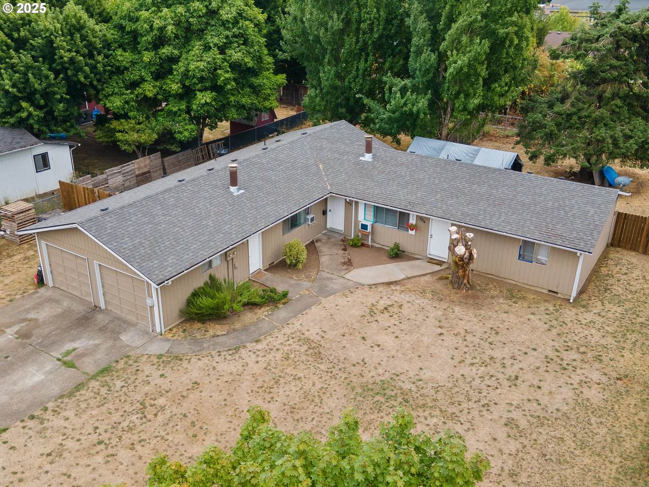 704 Main St - Photo 1